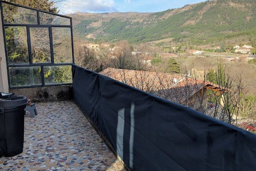 Maison de campagne, avec belle vue sur la montagne. Proche de balade et rivière. in Vesseaux, Parc naturel régional des Monts d'Ardèche