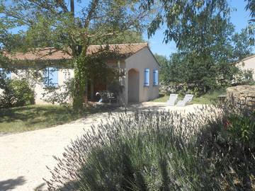 Gîte pour 4 personnes, avec terrasse ainsi que jardin et piscine, animaux acceptés à Saint-Maurice-d'Ardèche