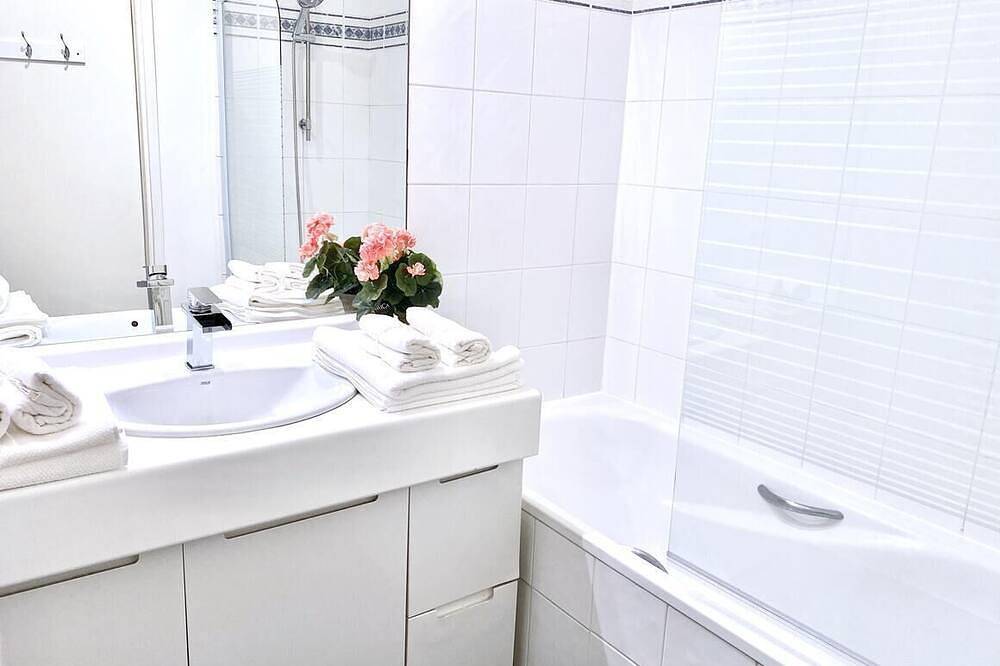 Ganze Wohnung, Oasis in the heart of town in Le Plessis-Robinson, Hauts-de-Seine