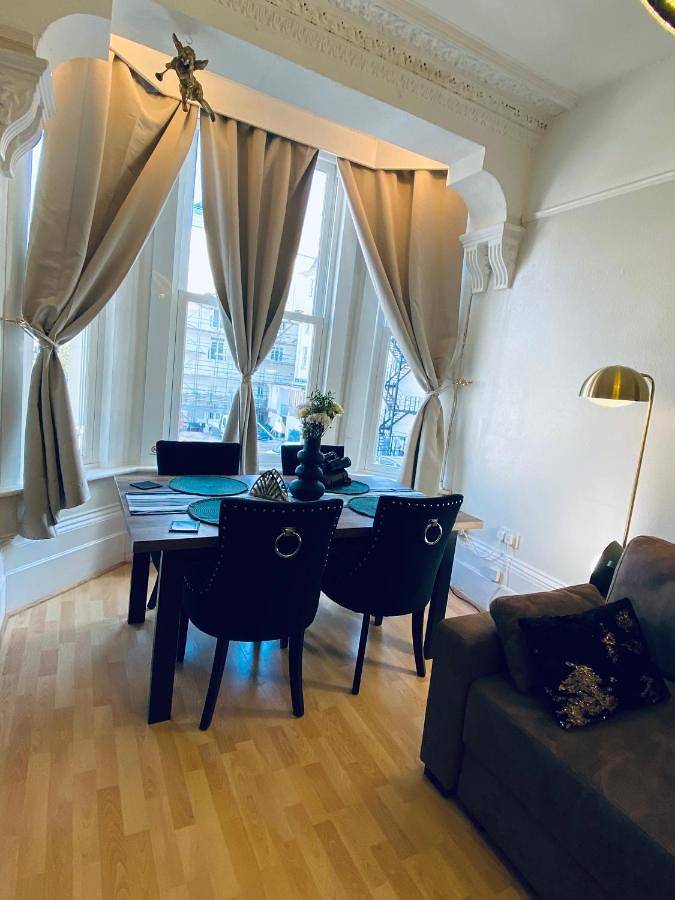 Entire apartment, Two-Bedroom Apartment in Southsea, Portsmouth
