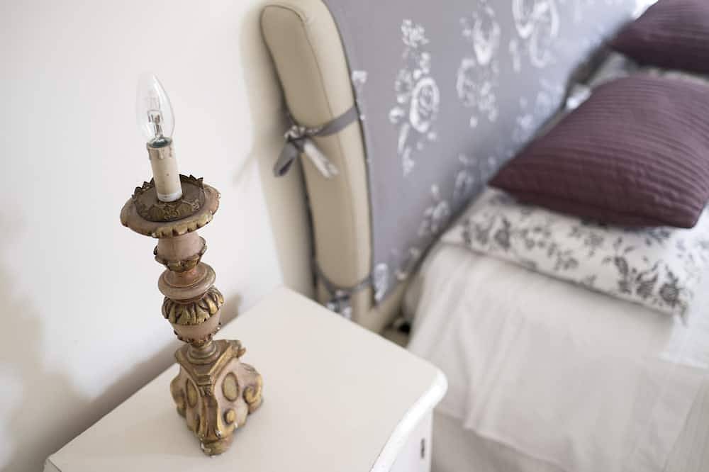 Entire apartment, Central 7 pax apartament Near The Colosseum! in Rome, Rome Province