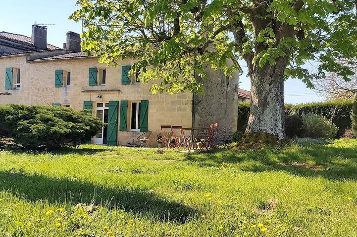 Location de vacances pour 7 personnes, avec jardin et jacuzzi à Saint-Vincent-de-Pertignas
