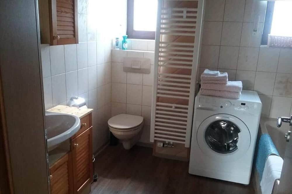Geheel appartement, Gemütliches Domizil (65qm) mit eigener bestuhlter Terrasse in Frankenalb