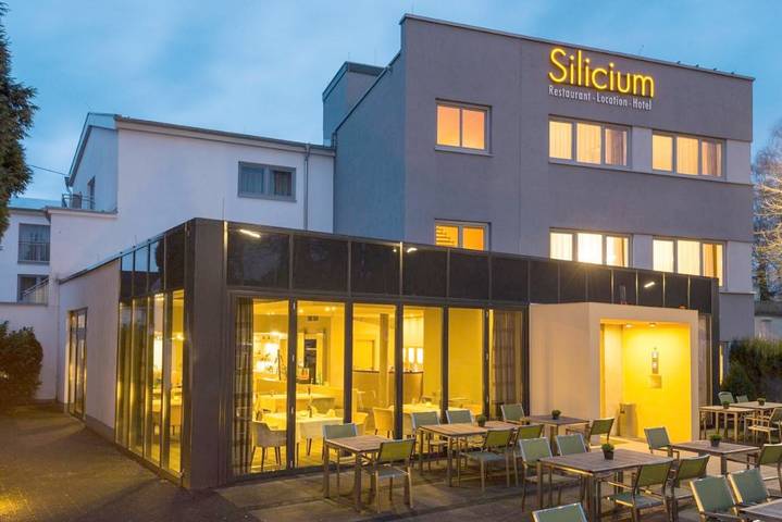 Hotel für 4 Personen, mit Terrasse und Garten in Höhr-Grenzhausen
