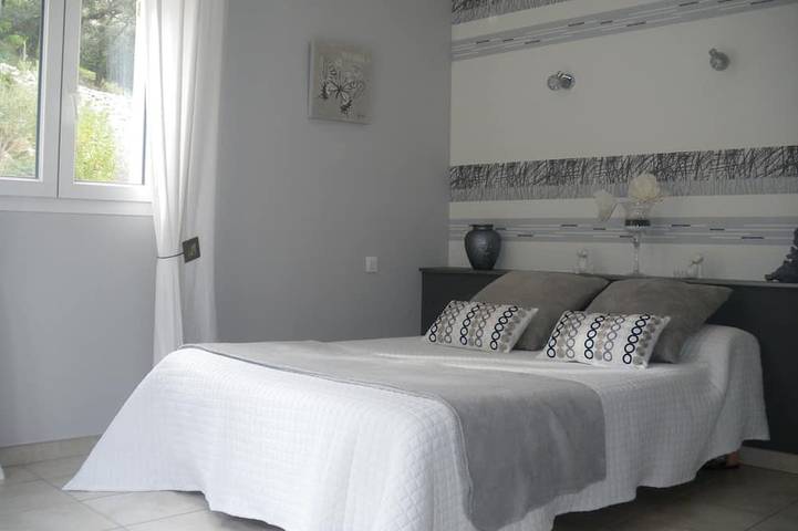 Location de vacances pour 6 personnes, avec terrasse et jardin à Villeneuve-lès-Avignon - 2