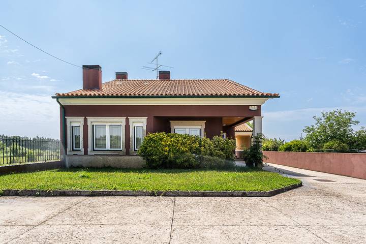 Ferienhaus für 4 Personen, mit Pool und Balkon sowie Garten - 1