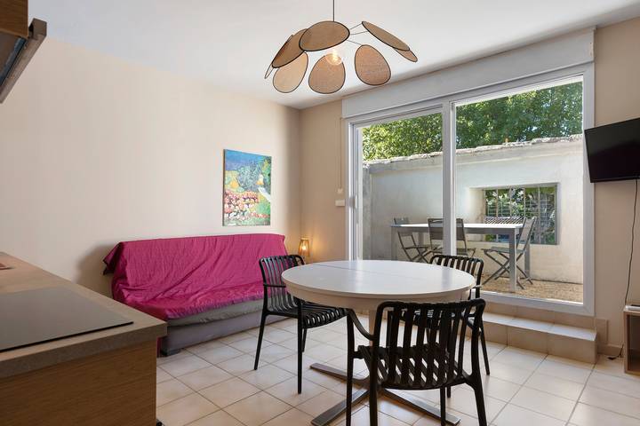 Appartamento intero, Gîte Robert Delaunay con Wi-Fi a Vallon-Pont-d'Arc in Vallon-Pont-d'Arc, Gorges de l'Ardèche