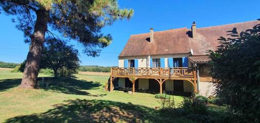 Gîte pour 6 personnes, avec piscine ainsi que vue et jardin, adapté aux familles à Mauzac-et-Grand-Castang