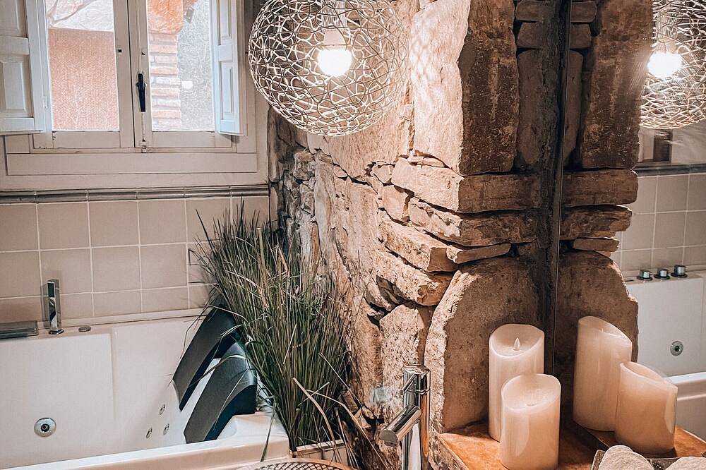 Entire apartment, Apartment 'Suite Romántica' with Mountain View, Wi-Fi and Air Conditioning in Canyelles (Barcelona), Garraf