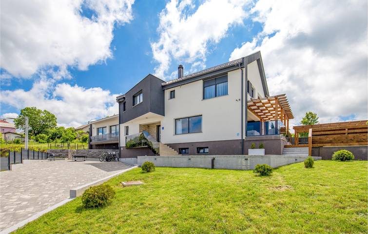 Ferienhaus für 10 Personen, mit Pool und Sauna sowie Garten und Terrasse - 1