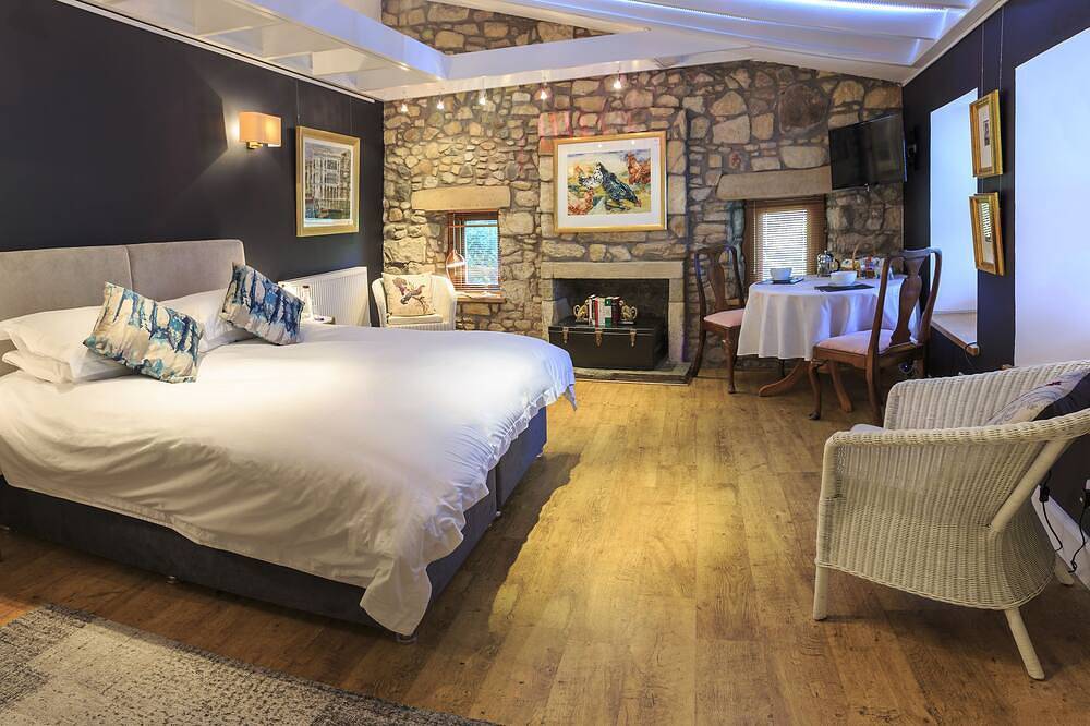 Deluxe double room with views of Falkland Palace in Regio Fife