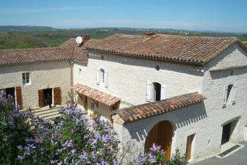 Gîte pour 6 personnes, avec jardin à Virac