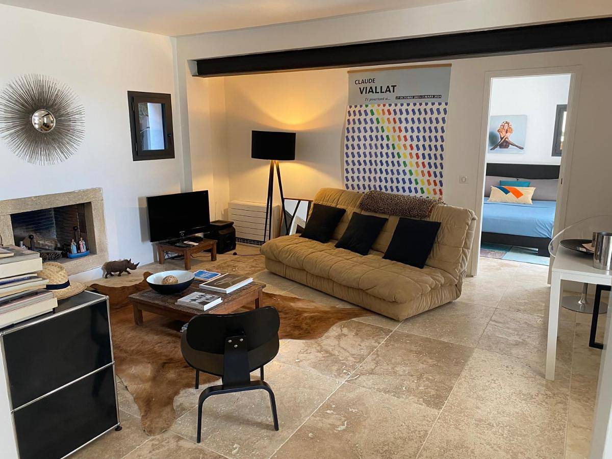 Appartement entier, Sur le port des Saintes in Saintes-Maries-de-la-Mer, Côte méditerranéenne (France)