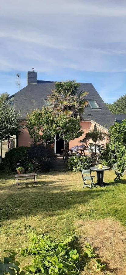 Maison de vacances pour 4 personnes, avec Terrasse ainsi que Jardin et Sauna à Hauteville-sur-Mer