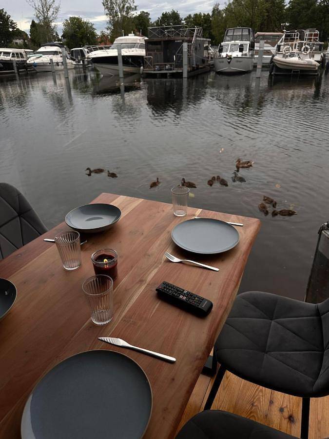 Boot für 4 Personen, mit Garten und Sauna sowie Seeblick und Ausblick in Berlin - 2
