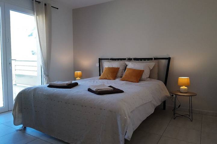 Location de vacances pour 6 personnes, avec terrasse à Saint-Georges-de-Luzençon - 3