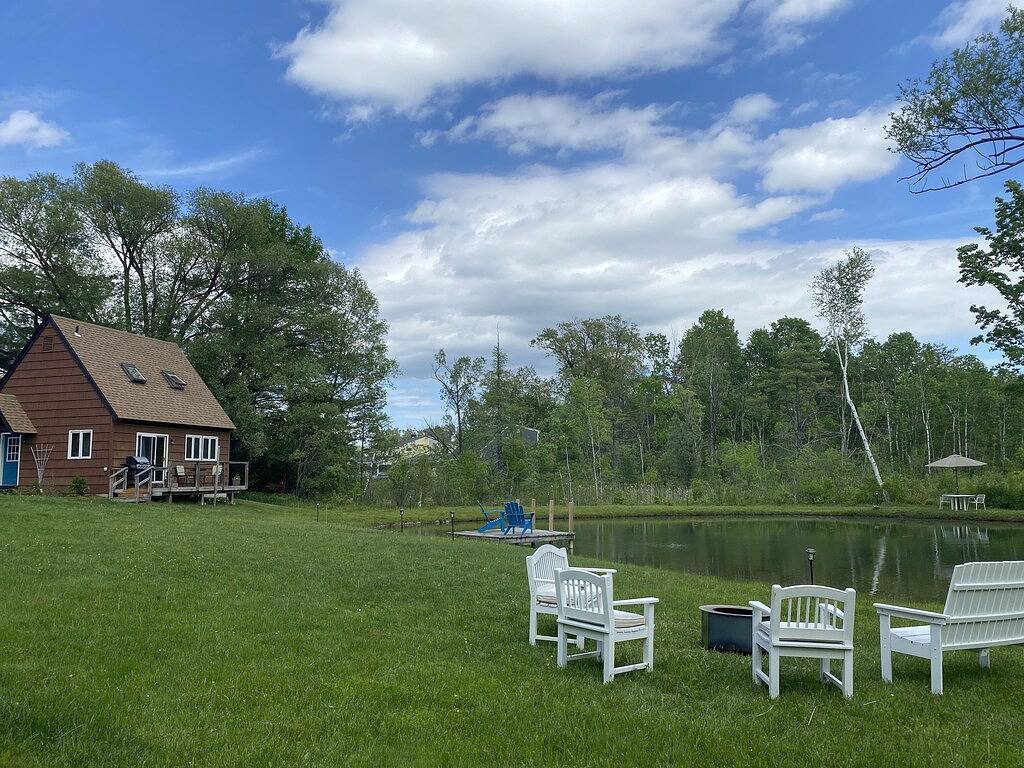Home with a spring-fed pond and mountain view. in Green Mountain National Forest