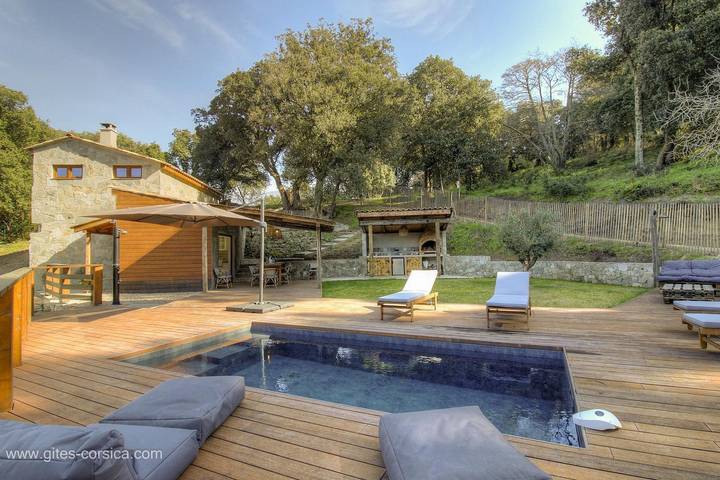 Gîte pour 6 personnes, avec Terrasse ainsi que Jardin et Piscine à Appietto - 3