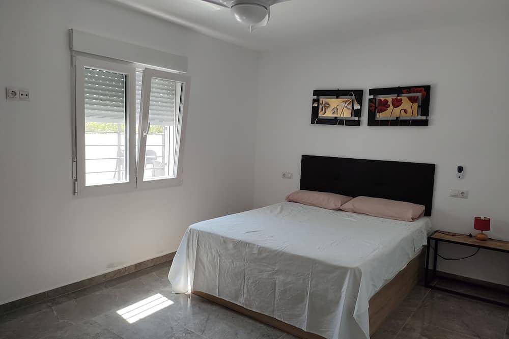 Casa rurale con piscina privata a soli 10 km da Alicante e dalle spiagge. in Alicante, Costa Blanca