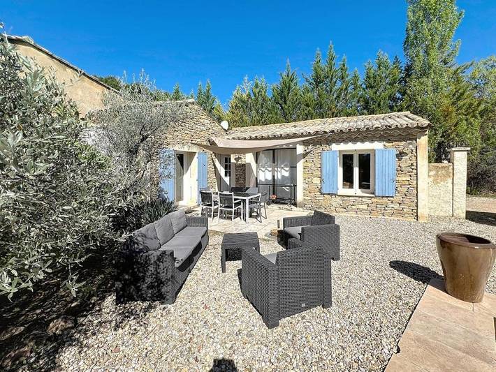 Location de vacances pour 11 personnes, avec vue et jardin ainsi que terrasse et piscine, animaux acceptés à Puyméras - 2