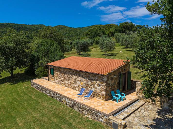 Ganze Wohnung, Ferienhaus 'La Carraia' mit privater Terrasse, Wi-Fi und Klimaanlage in Suvereto, Etruskische Küste