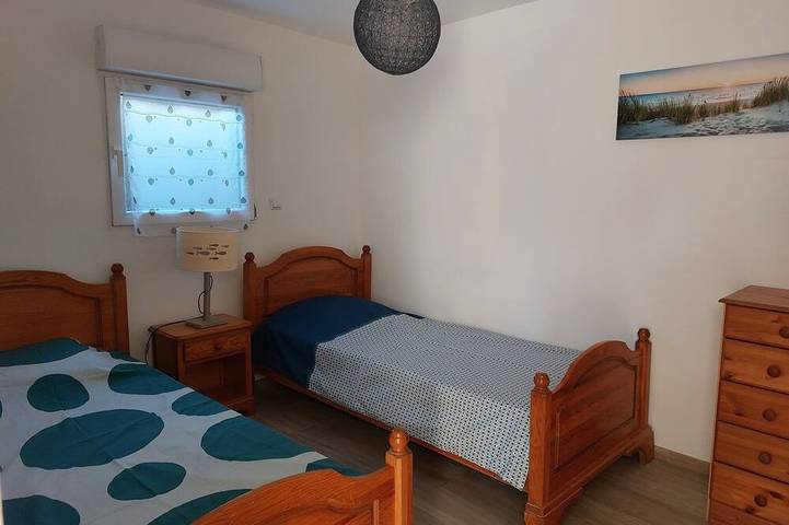 Location de vacances pour 4 personnes, avec terrasse ainsi que jardin et jacuzzi dans Denneville Plage - 3