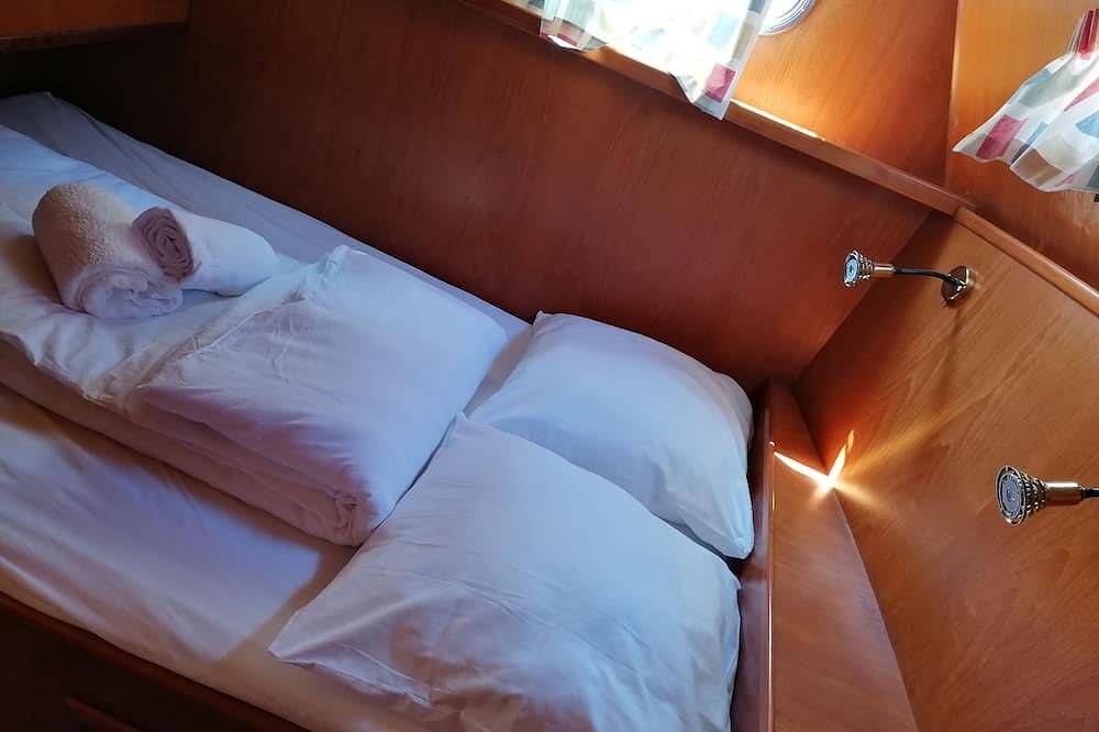 Unusual accommodation, 5 minutes from the station and all the must-see sites. in Cognac, Charente