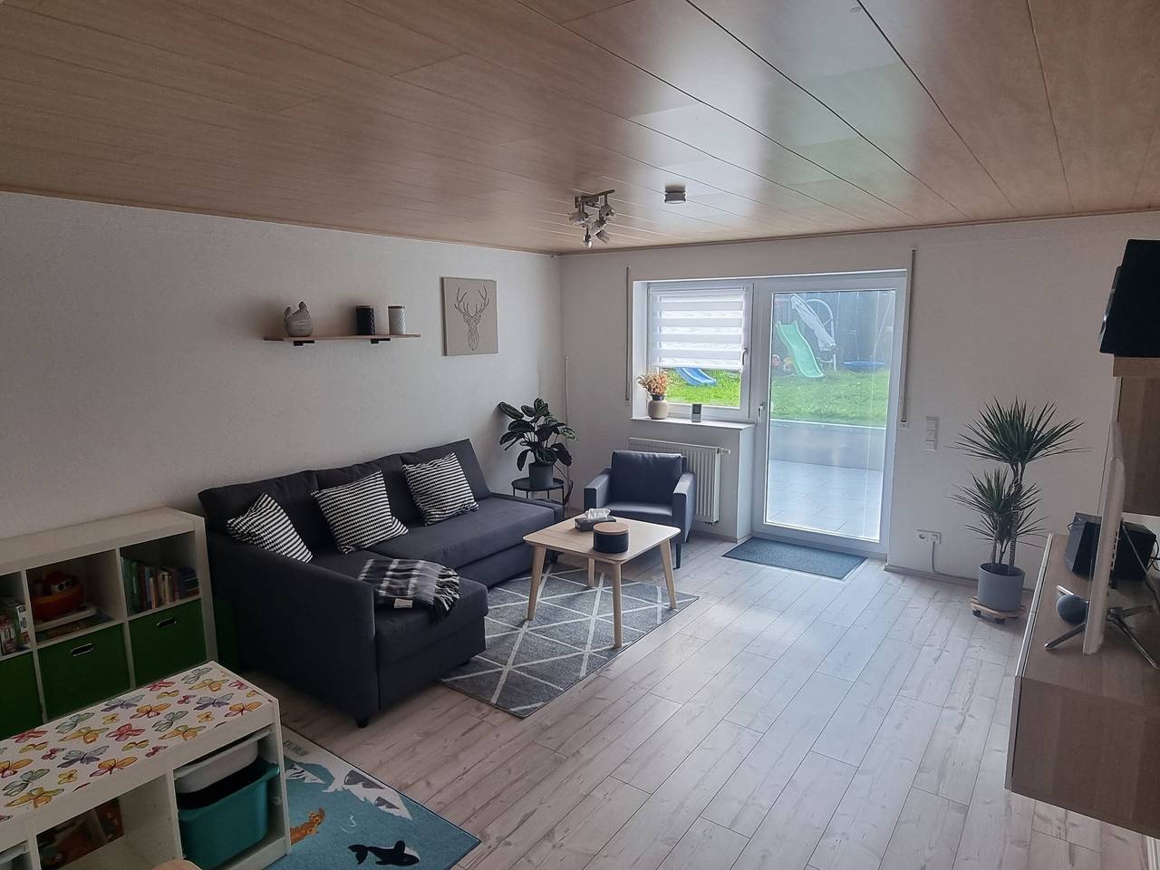 Ganze Wohnung, Ferienwohnung "Biosphärenblick" mit Privatterrasse, Gemeinschaftsgarten und Wlan in Münsingen, Neckar-Alb