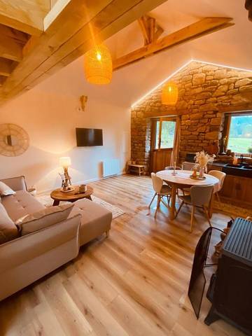 Gîte pour 4 personnes, avec terrasse et vue à Guern