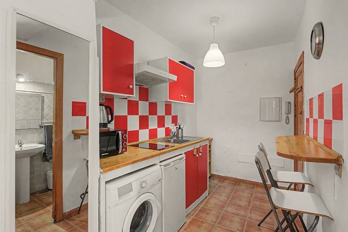 Entire studio, La Merced Apartment – Charm and Prime Location in the Heart of Málaga in Málaga Central District, Malaga