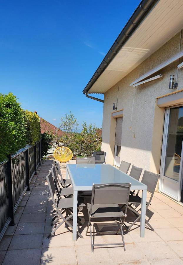 Maison grande terrasse Poligny in Poligny, Jura Francais