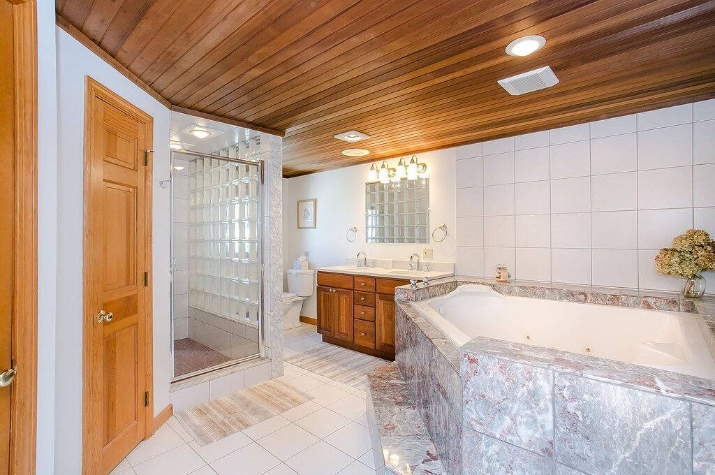 Schöne 3 Schlafzimmer, 3 Bäder gegenüber vom Strand in Narragansett, Washington County (RI)