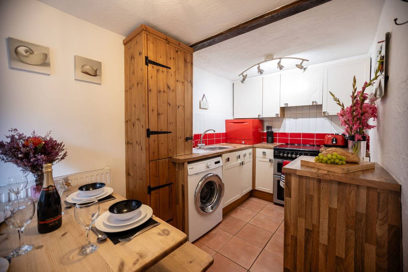 A charming, pet-friendly 2 bedroom cottage in Devon