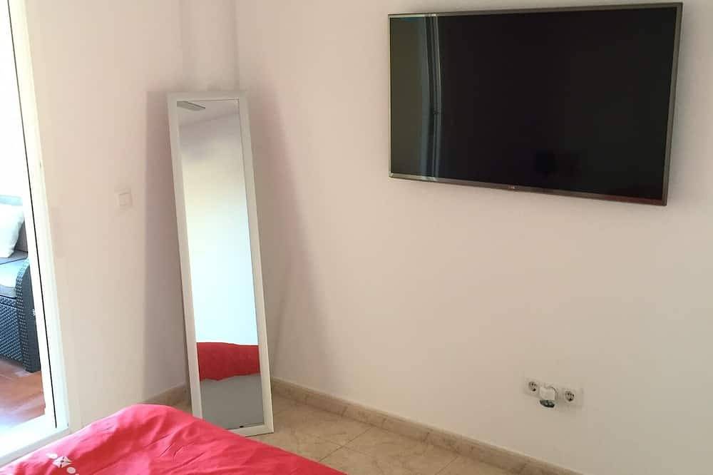 Apartamento entero, Apartamento de lujo en planta baja con una gran terraza, a minutos a pie del Arenal in Playa del Arenal, Jávea