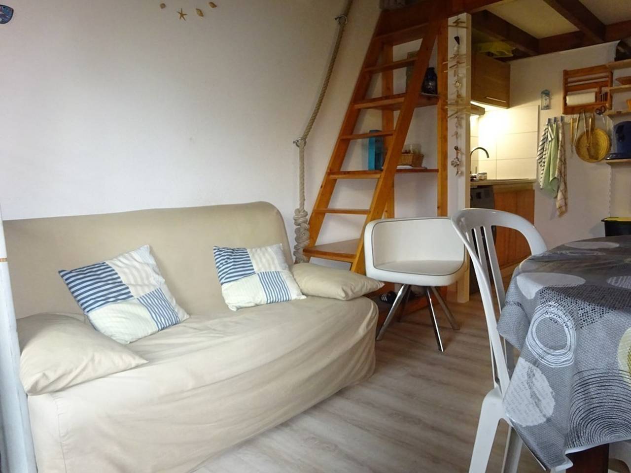 Strandnahe Doppelhaushälfte mit Terrasse & Grill, 4 Pers, Nähe Einkaufsmöglichkeiten in Biscarrosse Plage, Biscarrosse