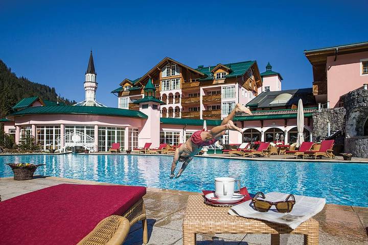 Hôtel pour 3 personnes, avec Jacuzzi et Terrasse ainsi que Jardin et Piscine dans Haldensee