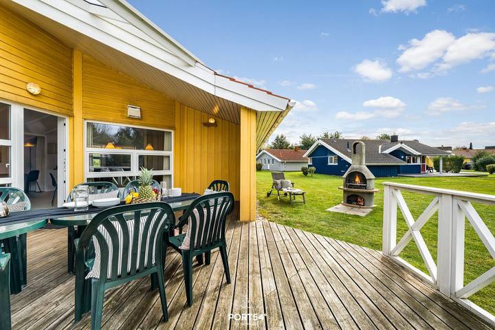 Ferienhaus für 12 Personen, mit Whirlpool und Terrasse sowie Garten und Pool in Schönhagen