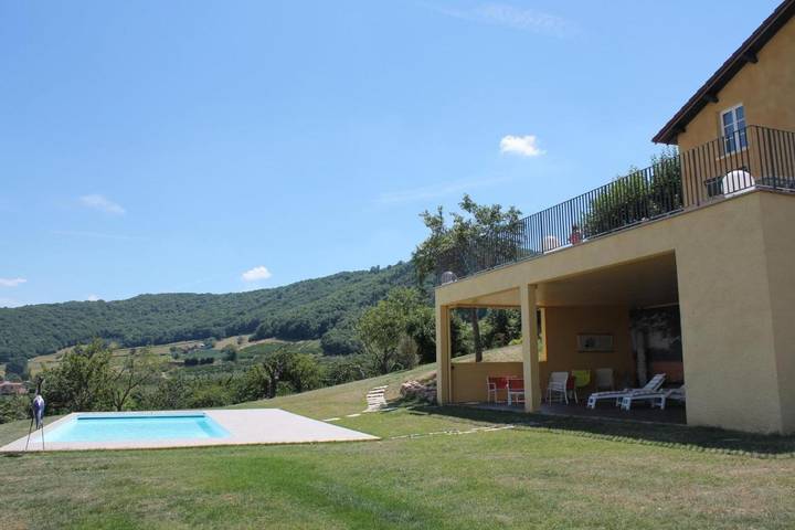 Chambre d’hôte pour 3 personnes, avec Terrasse et Jardin ainsi que Piscine et Vue