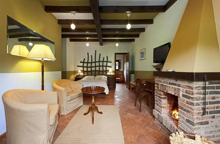 Hotel para 2 personas, con Terraza además de Jacuzzi y Jardín en Comarca de Oriente - 4