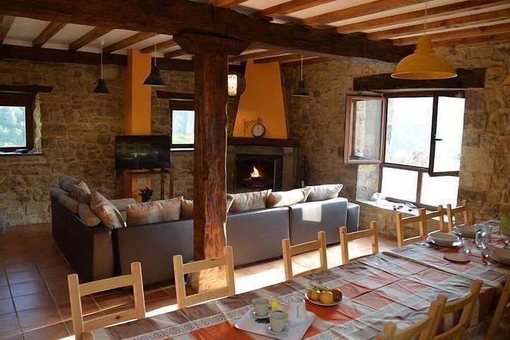 Gîte pour 14 personnes, avec terrasse et jardin