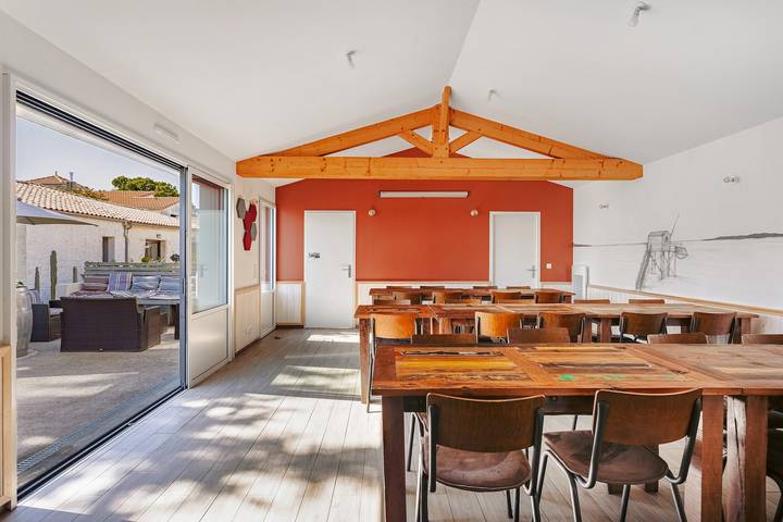 Location de vacances pour 24 personnes, avec jardin à La Jarrie - 2