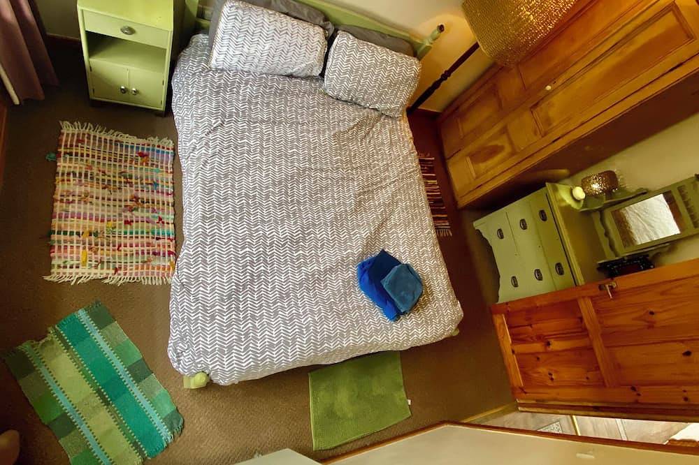 Entire apartment, Rustic Apartment with Sea views, and a short walk to the beach. in Freshwater East, Pembrokeshire