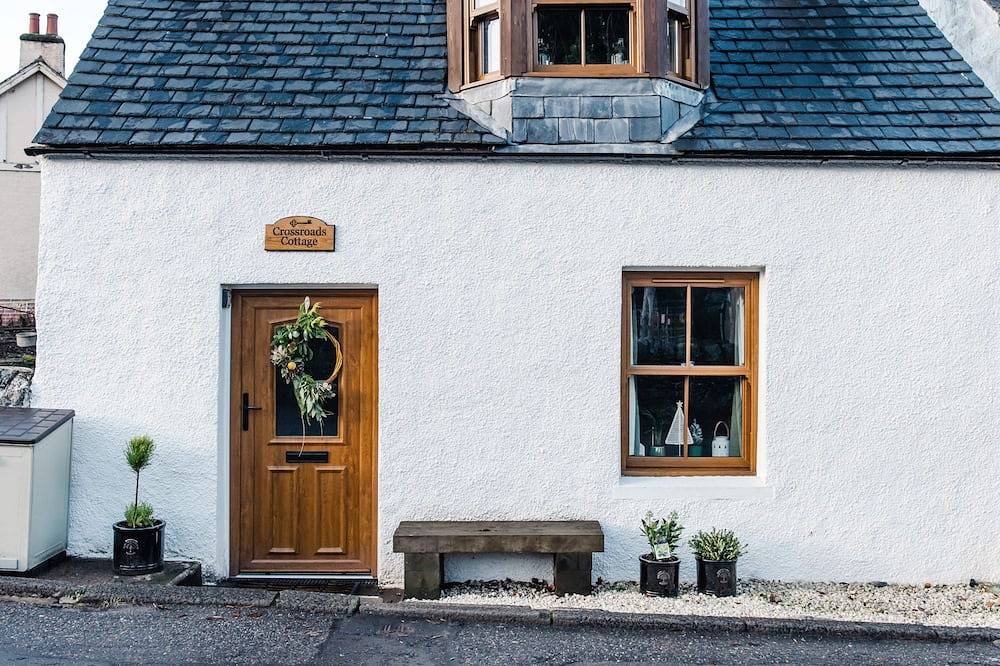 Cosy and Quaint One Bedroom Cottage at the Foot of Loch Ness in Drumnadrochit, Highlands