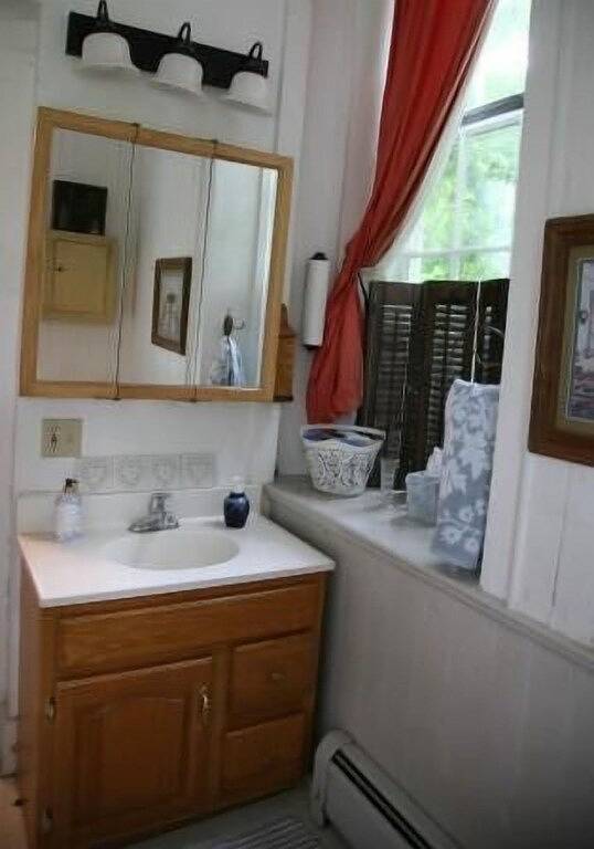 Charmantes historisches Häuschen an einer malerischen Straße zum Mt. Greylock in Lanesborough, Berkshire County