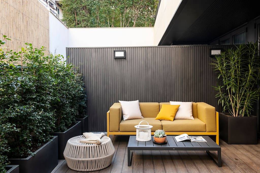 Sunglow - Spacious Barcelona Apartment with Terrace in Centro Barcelona, Barcelona