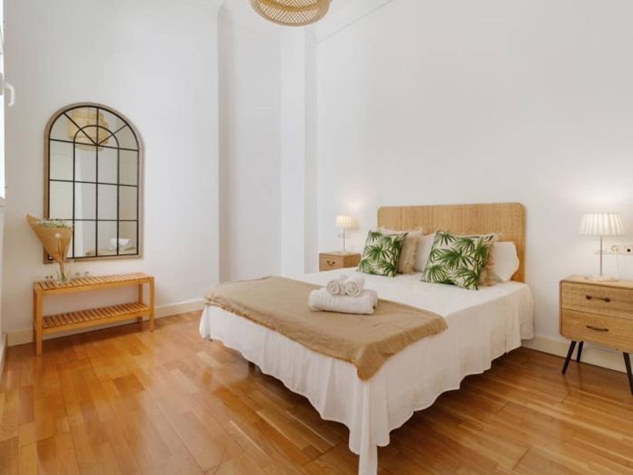 Entire apartment, Charming 1-Bedroom Apartment in Málaga Center with Balcony and Courtyard in Málaga Central District, Malaga