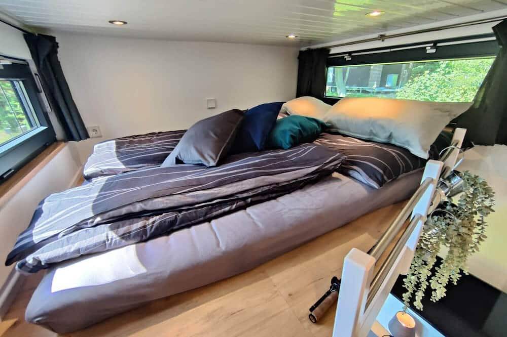 Cozy Tiny House with large terrace directly on the lake. Barbecue and kayaks included in Salzhemmendorf, Hannover und Umgebung