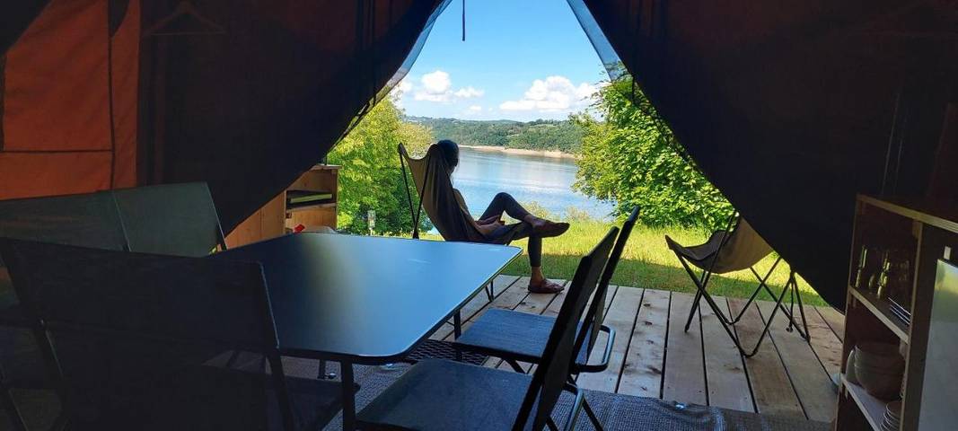 Camping pour 4 personnes, avec Terrasse ainsi que Jardin et Vue