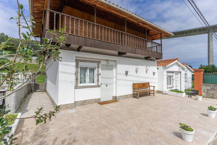Appartement entier, Appartement « La Casona De Carcedo 1 » sous un hórreo asturien in Soto del Barco, Côte Cantabrique