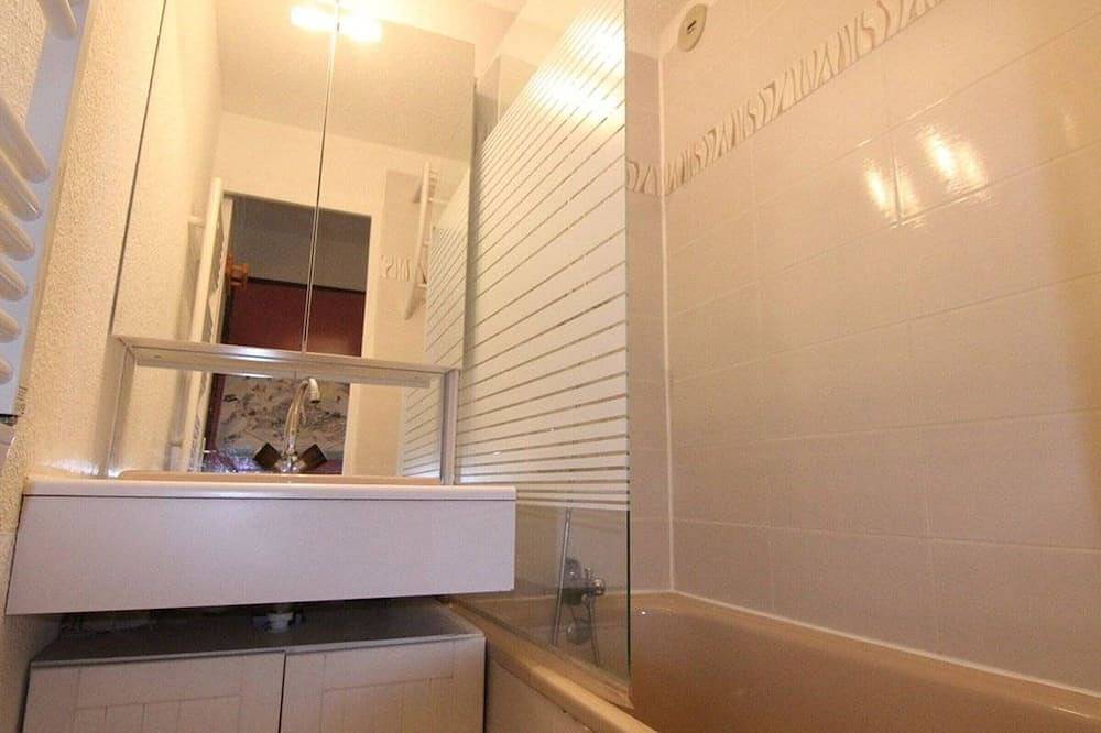 Entire apartment, Cosy 2-Room Apartment for 4, Close to Slopes & Center, Huez in L'Alpe d'Huez, Écrins National Park